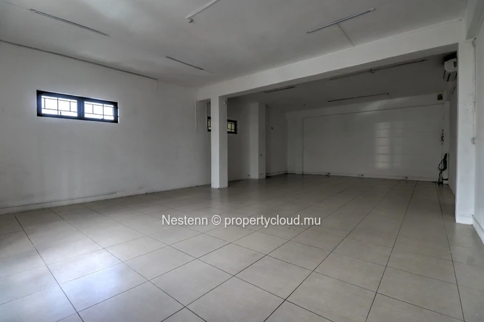 Bureau non meublé de 98 m² au 2e étage