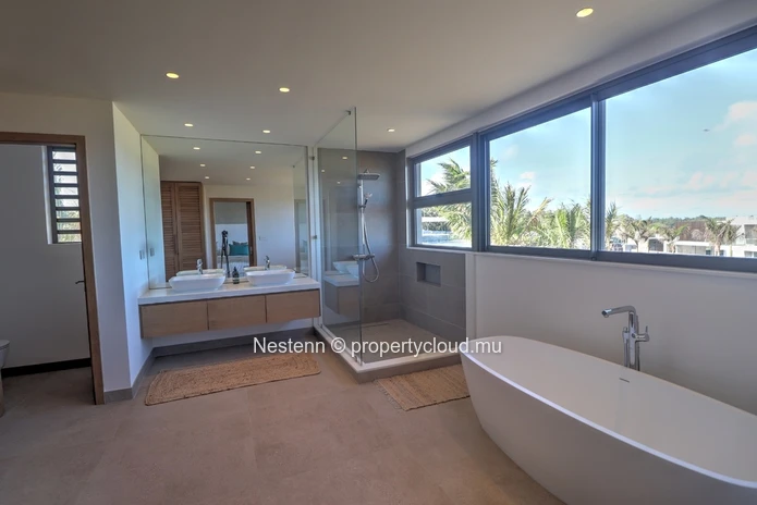 Villa de 4 chambres à l'architecture moderne dans un prestigieux domaine de golf