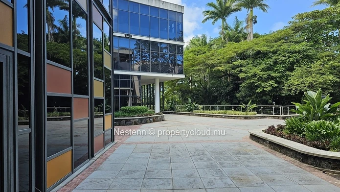 Convenient office space with green surroundings near the airport