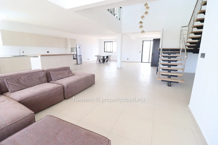 Penthouse moderne avec vue sur la mer