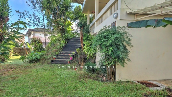 Traditional single-storey villa with 4 bedrooms