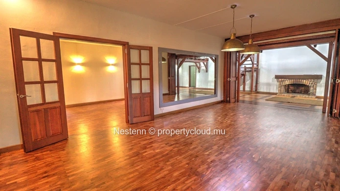Office of over 500m² 