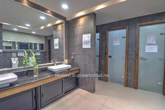 Furnished 20 m² offices with air conditioning, parking, and meeting rooms