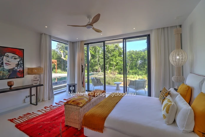 Exceptionnelle villa de 5 chambres en suite dans un cadre enchanteur de bord de rivière