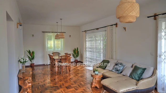 Élégante villa mauricienne meublée de 250 m² dans un quartier résidentiel calme 