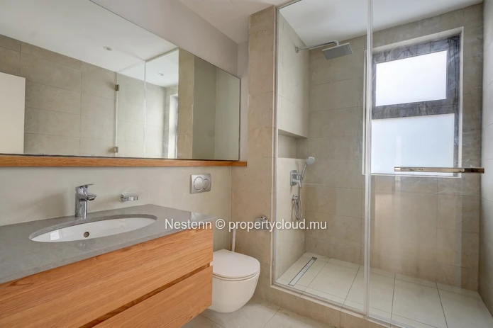 Appartement de 3 chambres dans une résidence en bord de mer. 