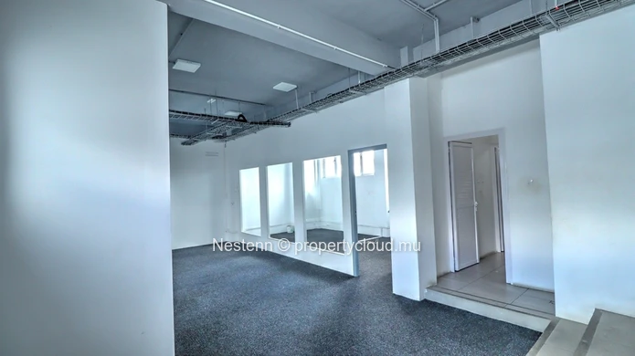  Bâtiment stratégique de 2 158,1 m² 