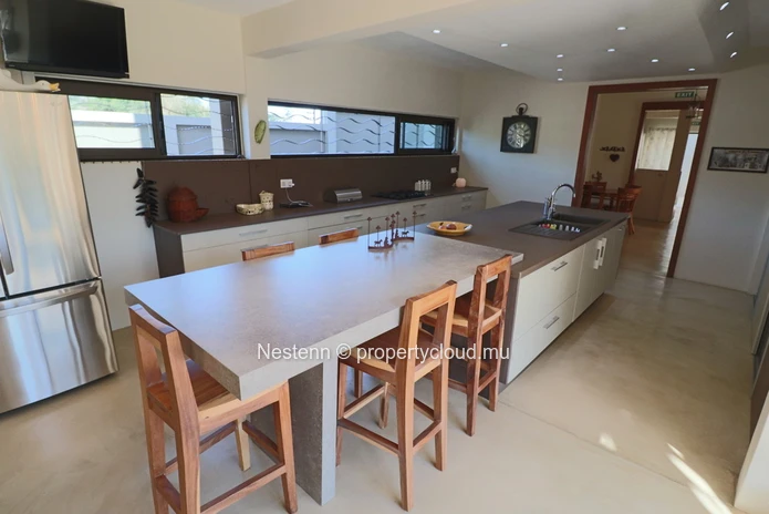 Domaine résidentiel avec 1 villa et 4 bungalows - Avec permis.