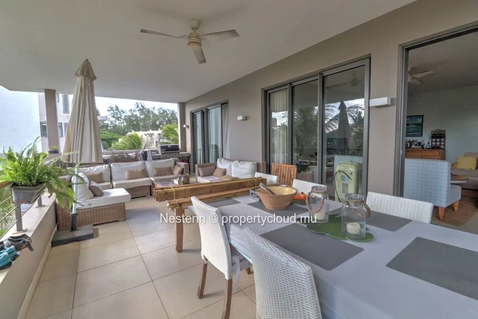 Penthouse moderne et bien agencé de 3 chambres à coucher à quelques minutes à pied de la plage