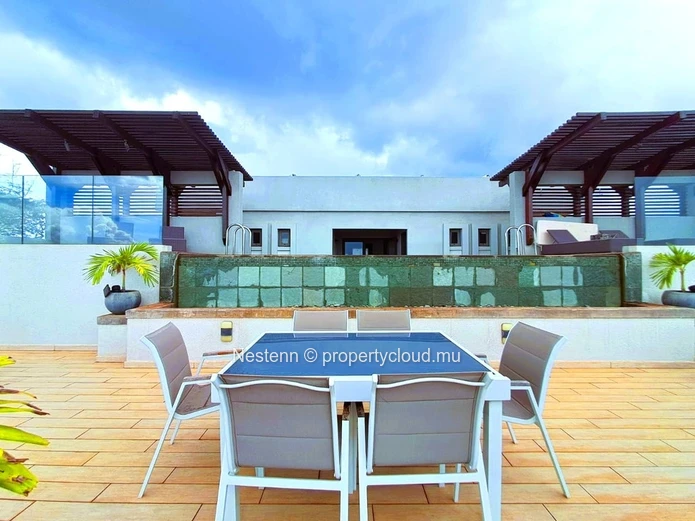 Luxury apartment with sea view - 3 bedrooms, top floor 