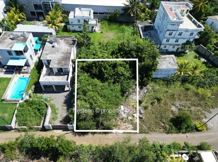 Residential plot of 600m² just steps from the beach 