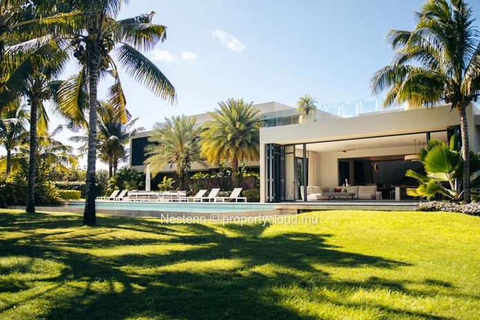 Villa design exclusive avec 5 chambres et vue imprenable sur les montagnes