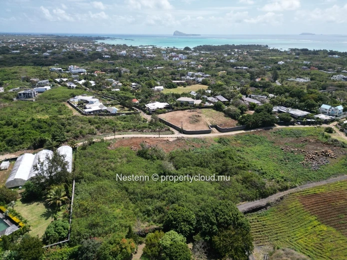 Residential land 2548m² near beach 