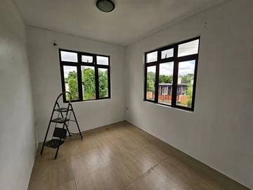 6 Bedroom House