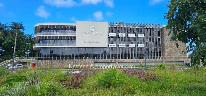 110 m² Office, strategically located near the airport and motorway