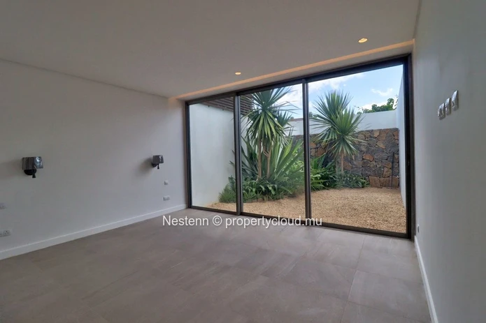 Magnificent 3-bedroom duplex with private pool and sea view