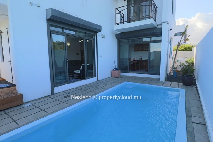 À LOUER – Superbe villa en Duplex  avec Piscine et Grand Jardin arbore.