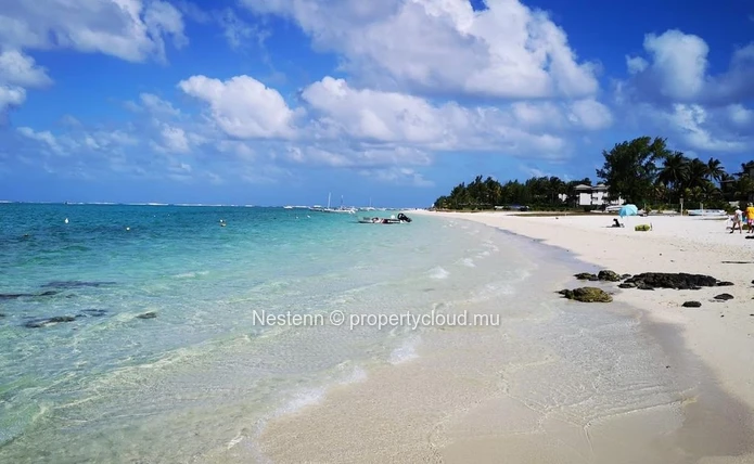 Modern 5-bedroom seafront villa