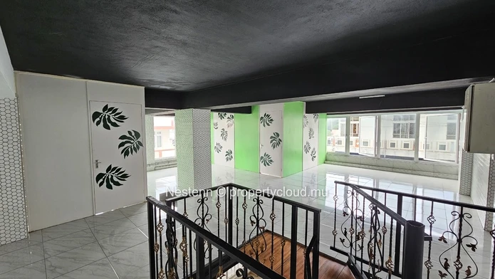 150 m² commercial space ideally located near the station and shops