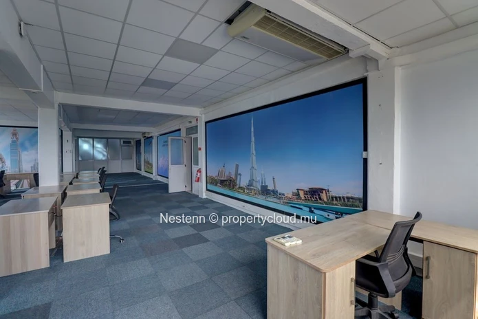 Furnished office on the 4th floor with stunning views of the city center