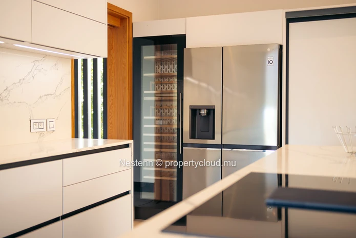 Villa design exclusive avec 5 chambres et vue imprenable sur les montagnes