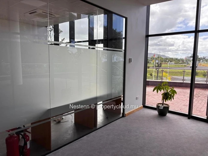 Luminous fitted office space in a green business hub 