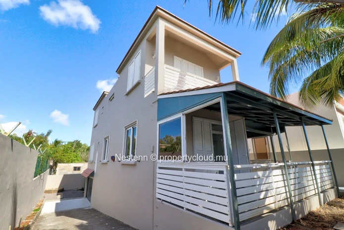 Villa rénovée de 3 chambres proche de la plage 