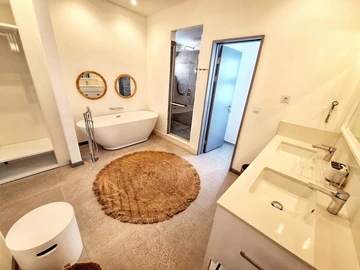 4 Bedroom Apartment