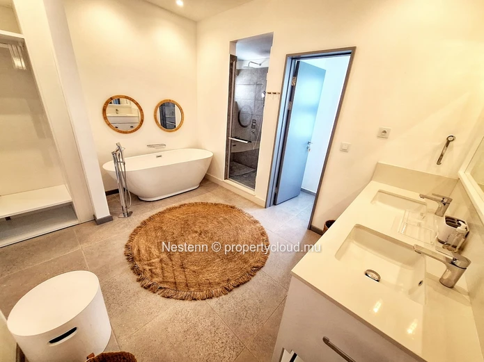 Fabulous 4-bedroom apartment in a secure residence