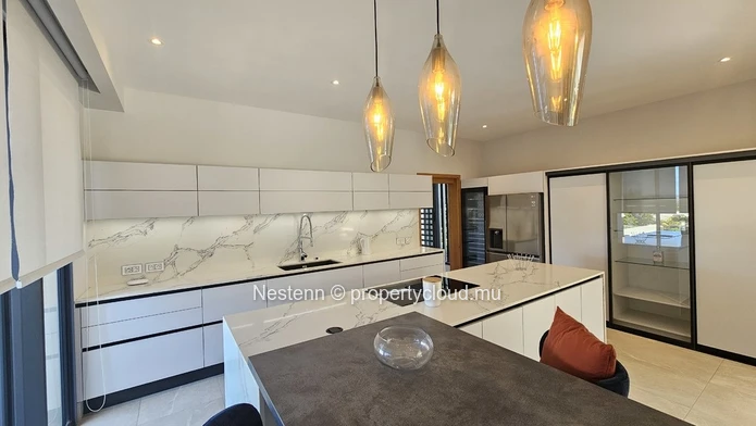 Villa design exclusive avec 5 chambres et vue imprenable sur les montagnes