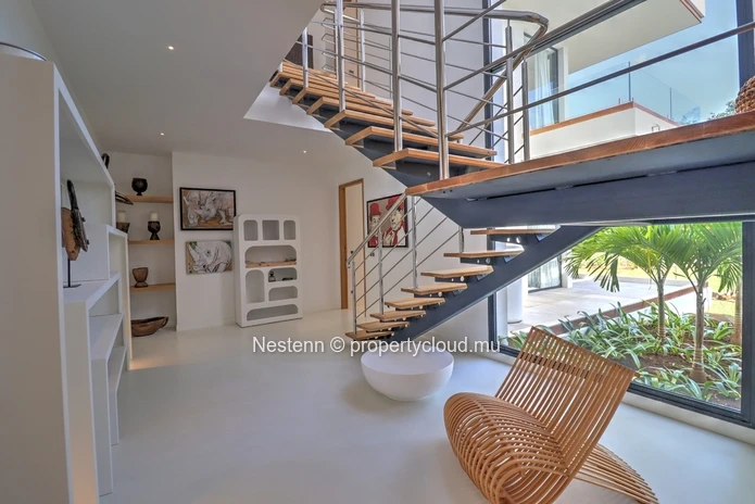 Exceptionnelle villa de 5 chambres en suite dans un cadre enchanteur de bord de rivière