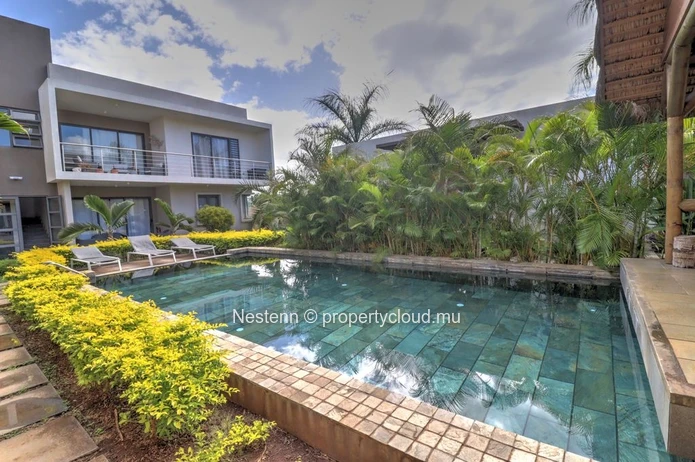 Comfortable 2-bedroom apartment with swimming pool, green spaces and immediate proximity to amenities