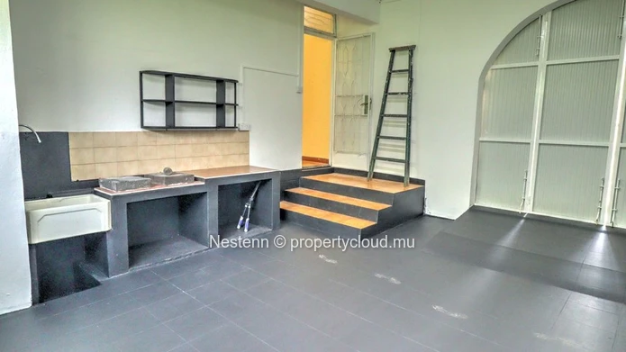 Large, multi-purpose property – Ideal for offices, a practice, or a mixed-use project