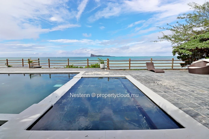 Vue mer imprenable & élégance tropicale