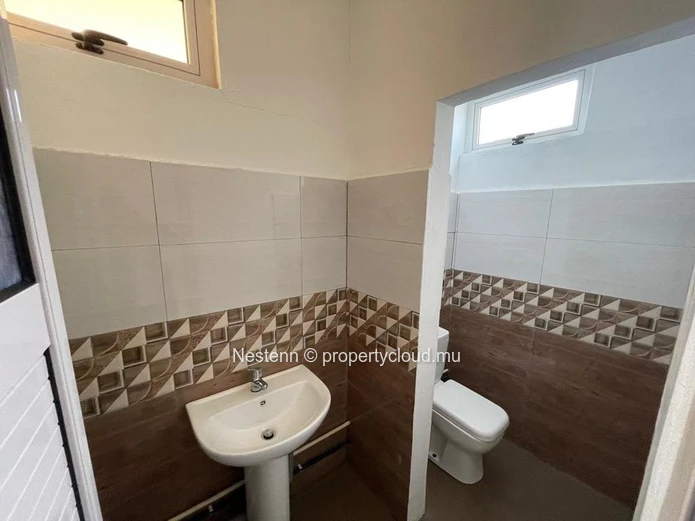 Freshly renovated furnished 3 bedrooms apartment 