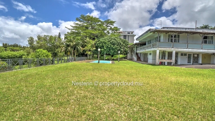 Exceptional property of 5,800 m² 