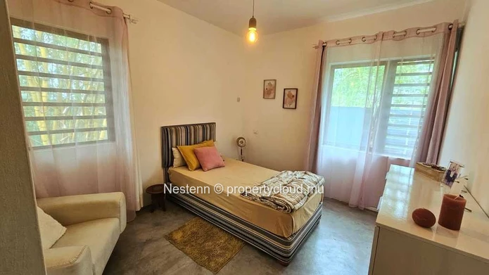 Maison contemporaine familiale avec mezzanine et spacieux jardin 