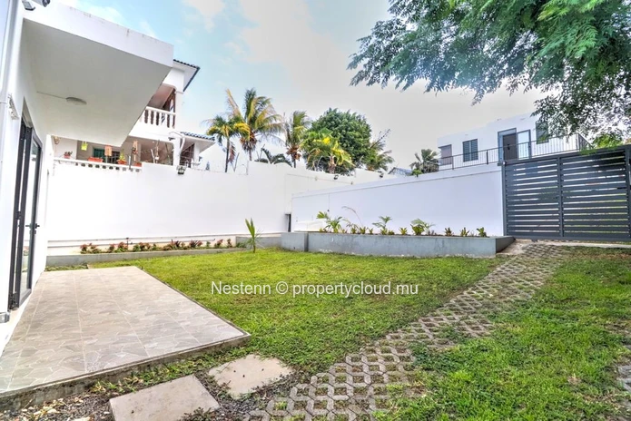 Maison avec piscine et studio indépendant