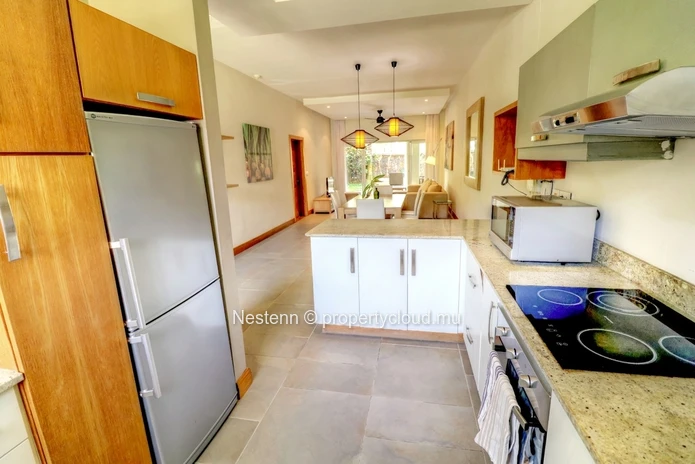 2-bed apartment in a secure residence across from the beach