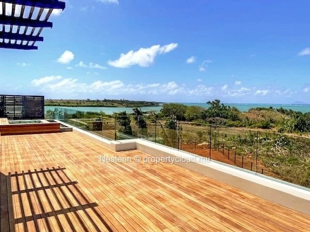 Sumptuous 3-bedroom penthouse with sea views