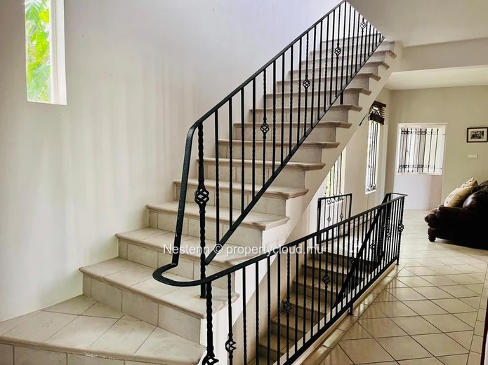 Spacieuse villa duplex de 4 chambres avec piscine