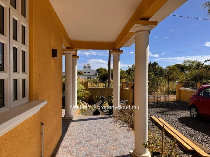 Contemporary duplex villa with 4 bedrooms in a quiet area.