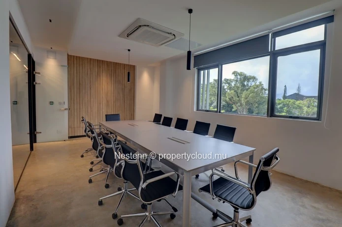 Prestigious office with breathtaking views in the heart of the Vivea Business Park