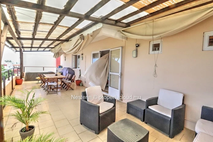 Penthouse moderne avec 2 chambres et proche des commerces 