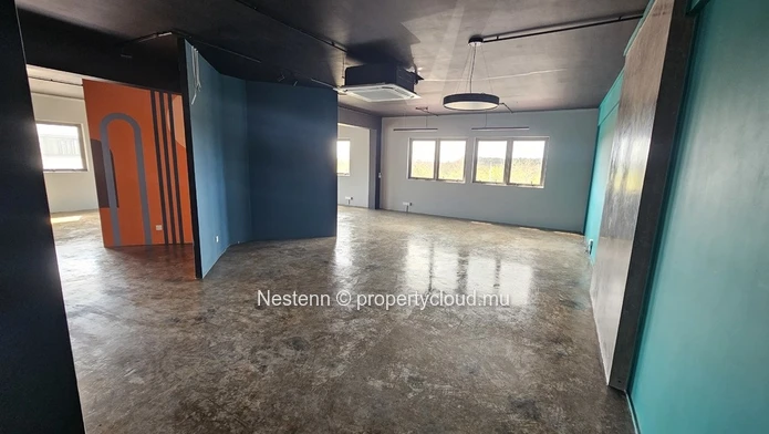 Bureau avec visibilité exceptionnelle – L'emplacement parfait pour propulser votre entreprise !