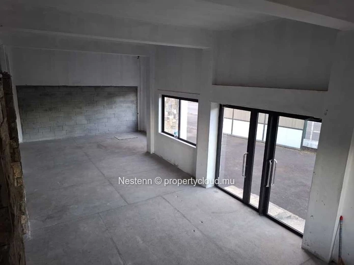 Bâtiment commercial de 340 m² Idéalement situé 