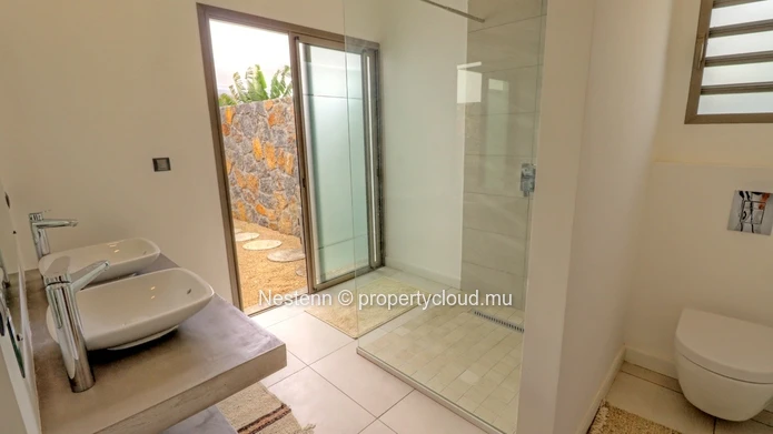 Villa contemporaine de 4 chambres en résidence sécurisée. 