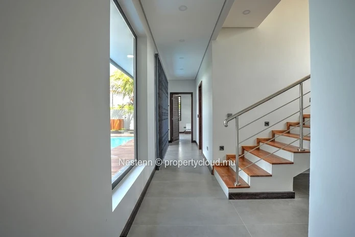 Villa haut de gamme de 4 chambres avec 324 m² sur un terrain de 409 m² 