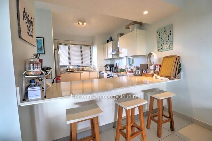 Penthouse moderne et bien agencé de 3 chambres à coucher à quelques minutes à pied de la plage