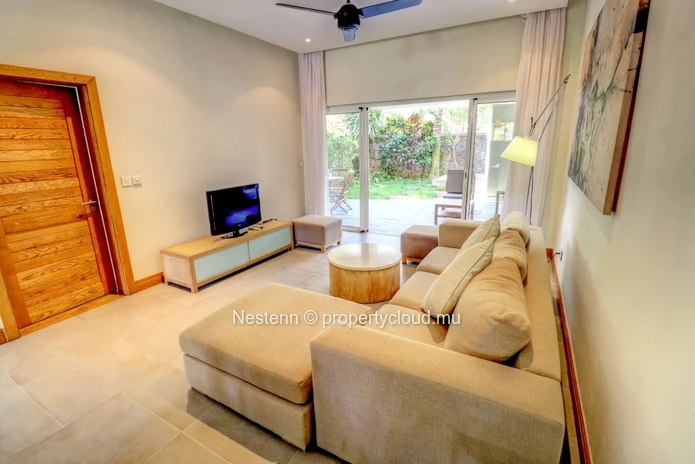 2-bed apartment in a secure residence across from the beach